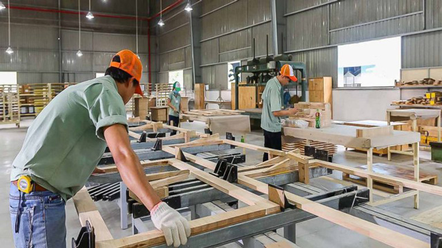 Đơn hàng thợ mộc Singapore chuyên lắp đặt đồ gỗ nội thất